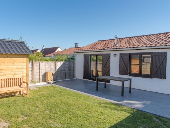 Ciel, Bâtiment, Fenêtre, Bois, Ombre, Plante, Maison, Lot Terre, Arbre, Herbe
