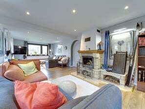 Furniture, Interior Design, Wood, Couch, Room, Living Room, Ceiling, Flooring, Home, Table