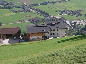 Außenseite Ferienhaus [Sommer]