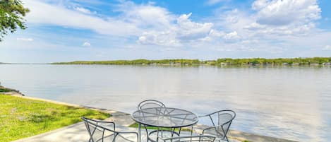 Le Claire Vacation Rental | 3BR | 2BA | 1,706 Sq Ft | Small Step for Entry