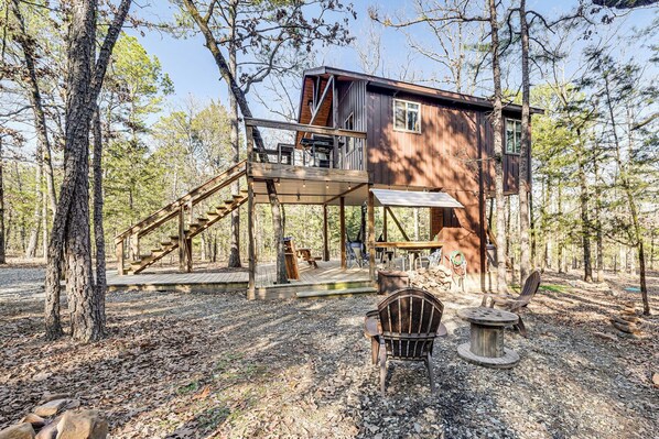 Whitesboro Vacation Rental | Studio | 1BA | Stairs Required | 1,100 Sq Ft