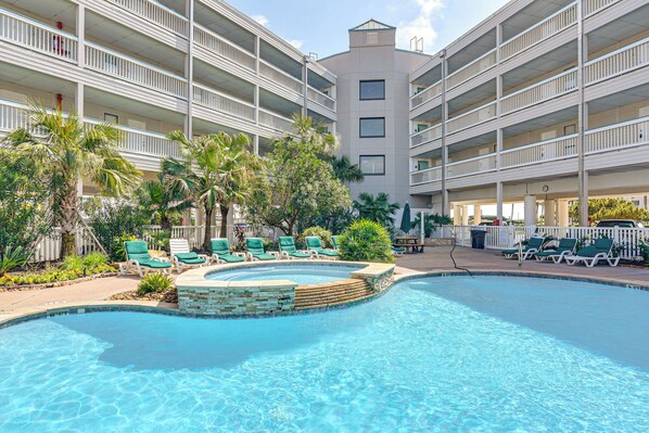 Galveston Vacation Rental | 1BR | 1BA | Elevator Access | 463 Sq Ft