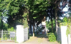 Einfahrt zum Grundstück