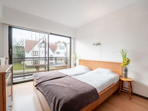 Interior Design, Flooring, Fussboden, Möbel, Bett, Holz, Schlafzimmer, Decke, Zimmer, Holzboden