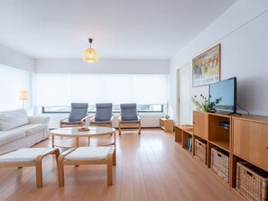 Möbel, Interior Design, Fussboden, Flooring, Holzboden, Holz, Decke, Zimmer, Wohnzimmer, Couch