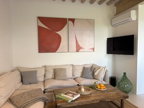 Autumn, Living Room, Spring, Summer