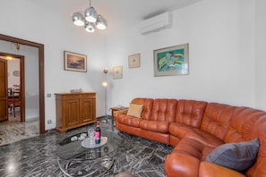 Autumn, Living Room, Spring, Summer