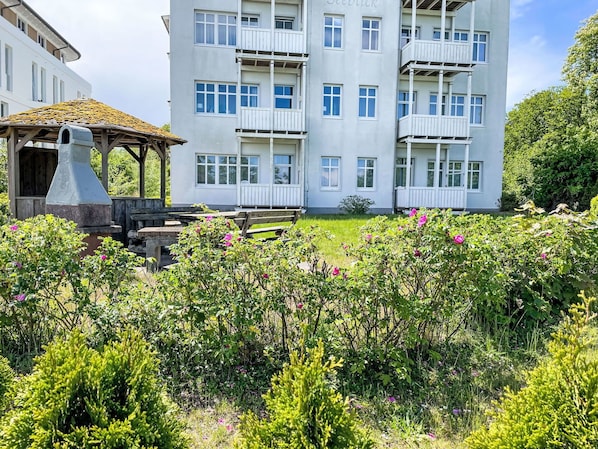 Shrub, Land Lot, Estate, Garden, Yard, Lawn, Landscaping