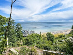 Sky, Blue, Daytime, Body Of Water, Natural Environment, Coast, Horizon, Sea, Coastal And Oceanic Landforms, Summer