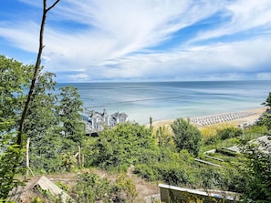 Sky, Blue, Daytime, Body Of Water, Natural Environment, Coast, Horizon, Sea, Coastal And Oceanic Landforms, Summer
