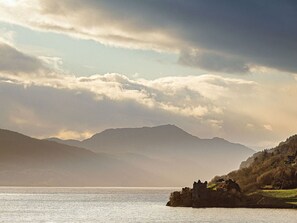 Mountain, Water, Mountainous Landforms, Water Resources, Body Of Water, Hill, Natural Landscape, Coastal And Oceanic Landforms, Horizon, Cloud