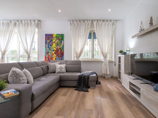 Möbel, Interior Design, Flooring, Couch, Fussboden, Wohnzimmer, Holzboden, Holz, Zuhause, Zimmer