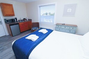 Interior of Room 4 at the Fin n Feather Waterside Inn