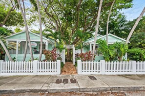 Quaint complex for you and some friends or family