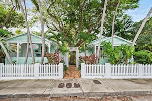 Quaint complex for you and some friends or family