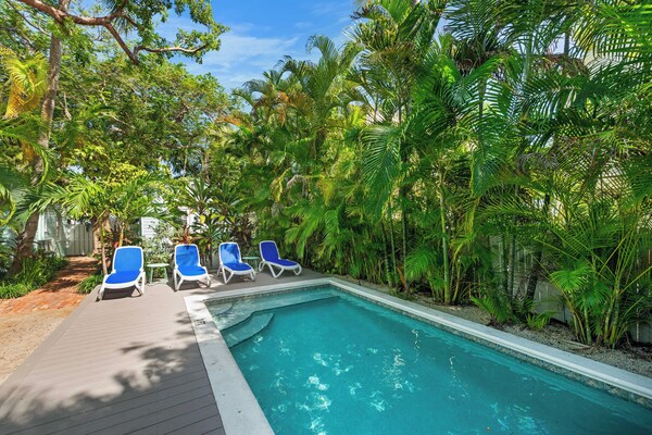 ~Royal Poinciana Cottage~ Come And Indulge Yourself In Some Kw Sunshine! - Caribbean