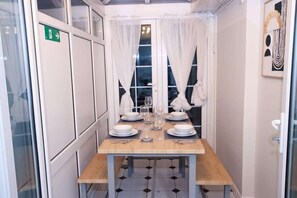 Dining / Restaurant