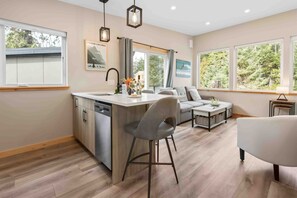 Living room/kitchen