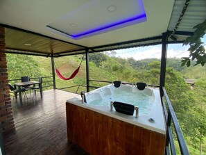 Bain à remous extérieur