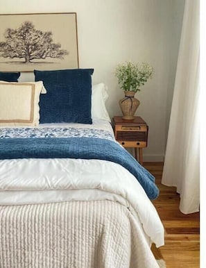 Luxury king mattress & bedding