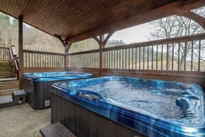 Mayes Landing's bubbling hot tubs