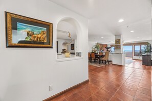 H1864 - Front Door View of Hamilton Cove Villa