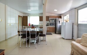 Kitchen or kitchenette,Dining area