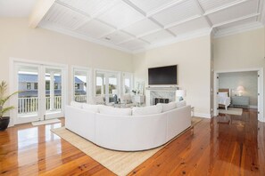 2nd Floor Living Room
