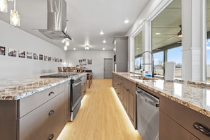 Lots of Kitchen Prep Area for Gatherings