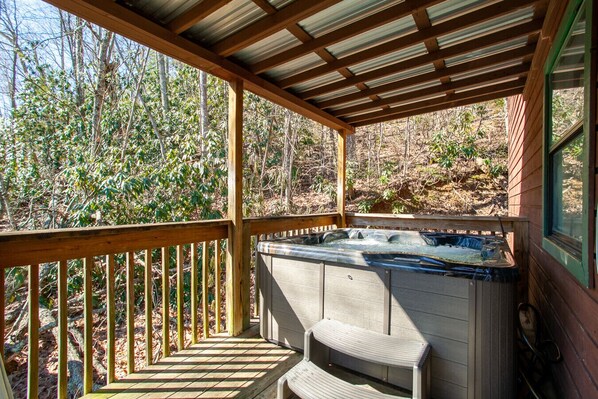 Outdoor spa tub
