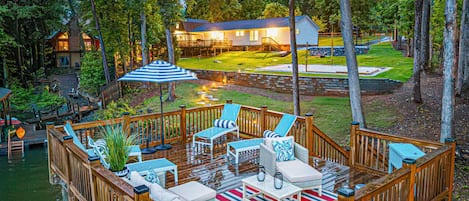Our top-story seating area features plenty of seating to lay out and enjoy the weather in style.