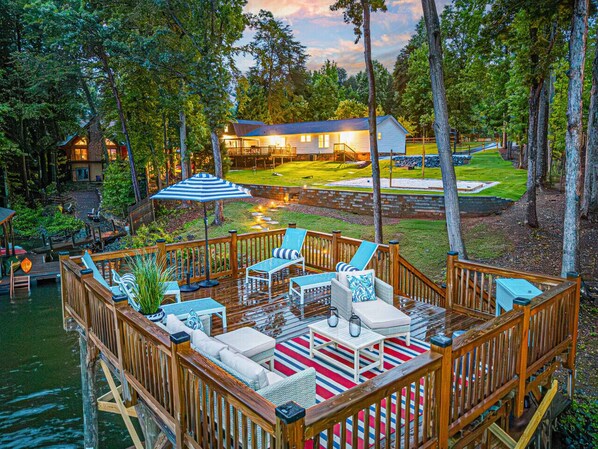 Our top-story seating area features plenty of seating to lay out and enjoy the weather in style.