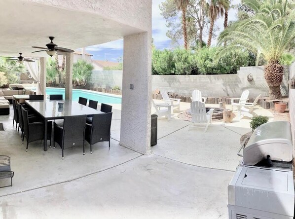 Palms have been removed in the pictures. 