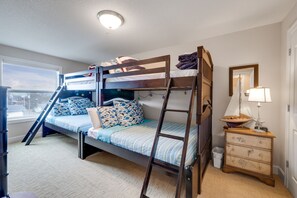 Twin bunk room (1)