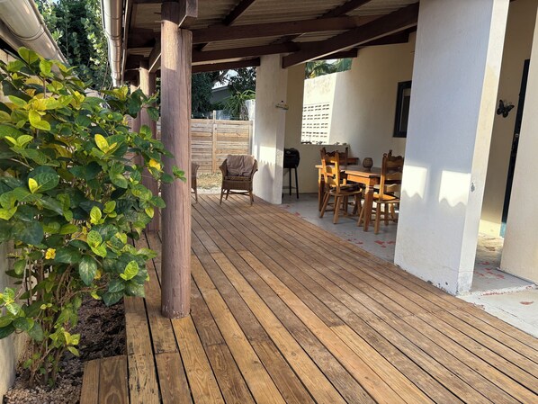 Outdoor dining