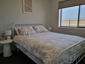 Bedroom 3 with Queen size bed