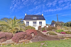 South facade facing the sea