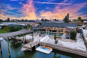 Welcome to Your Coastal Escape in Apollo Beach! 