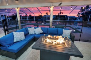 Evenings made better with a cozy fire. Gather with friends and family on our inviting outdoor patio.
