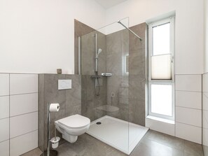 Flooring, Plumbing Fixture, Floor, Bathroom, Interior Design, Plumbing, Sink, Tap, Ceiling, Mirror