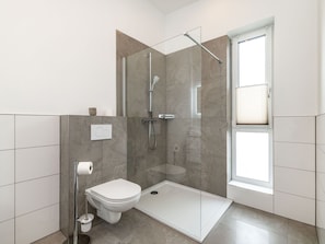 Flooring, Plumbing Fixture, Floor, Bathroom, Interior Design, Plumbing, Sink, Tap, Ceiling, Mirror