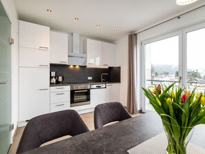 Interior Design, Furniture, Wood, Flooring, Ceiling, Room, Floor, Apartment, Kitchen, Countertop