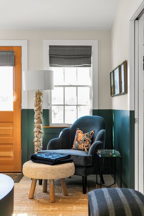 Combines plush seating, sophisticated decor, and ample natural light