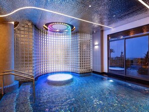 Pool waterfall