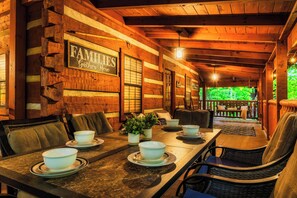 Your Charming Cabin Retreat Awaits!