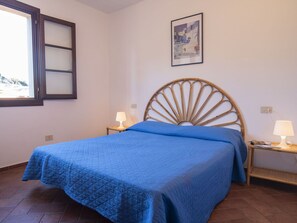 Schlafzimmer, Bett, Holz, Bettdecke, Fussboden, Bedding, Möbel, Interior Design, Flooring, Bettrahmen