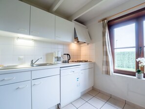 Küche, Sinken, Armatur, Interior Design, Spüle, Flooring, Zapfhahn, Countertop, Decke, Küchengerät