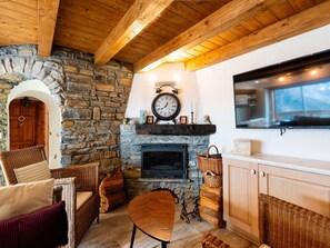 Wand, Möbel, Holz, Interior Design, Flooring, Beleuchtung, Zimmer, Fussboden, Steinwand, Wohnzimmer