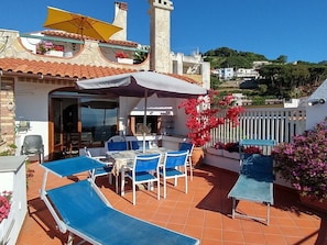 Wohnung, Balkon, Blumentopf, Zimmerpflanze, Gartenmöbel, Stuhl, Resort, Schatten, Hotel, Villa