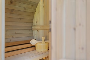 Equipped with a luxury outdoor sauna, you can relax and detox with ease!